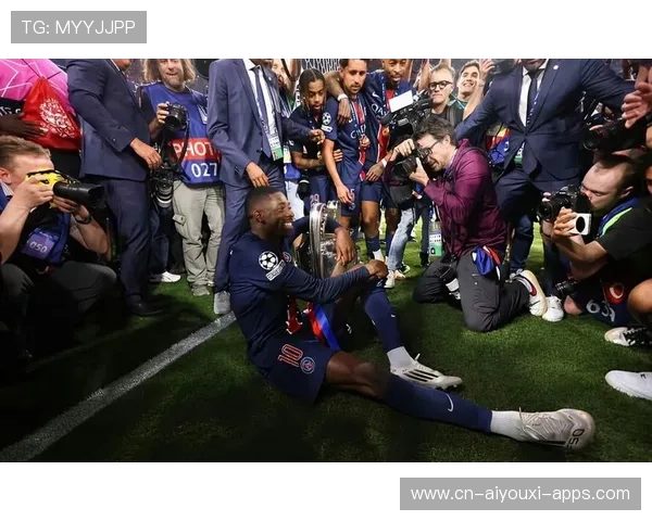 登贝莱荣膺金球，巴黎圣日耳曼未来可期，登贝莱在巴萨踢什么位置